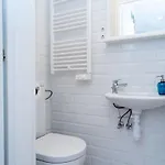 Brand New Stylish In The Center-with Ac