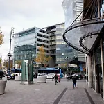 Brand New Stylish In The Center-with Ac *